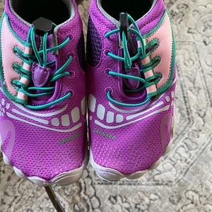 Size 32 Saguaro water shoes